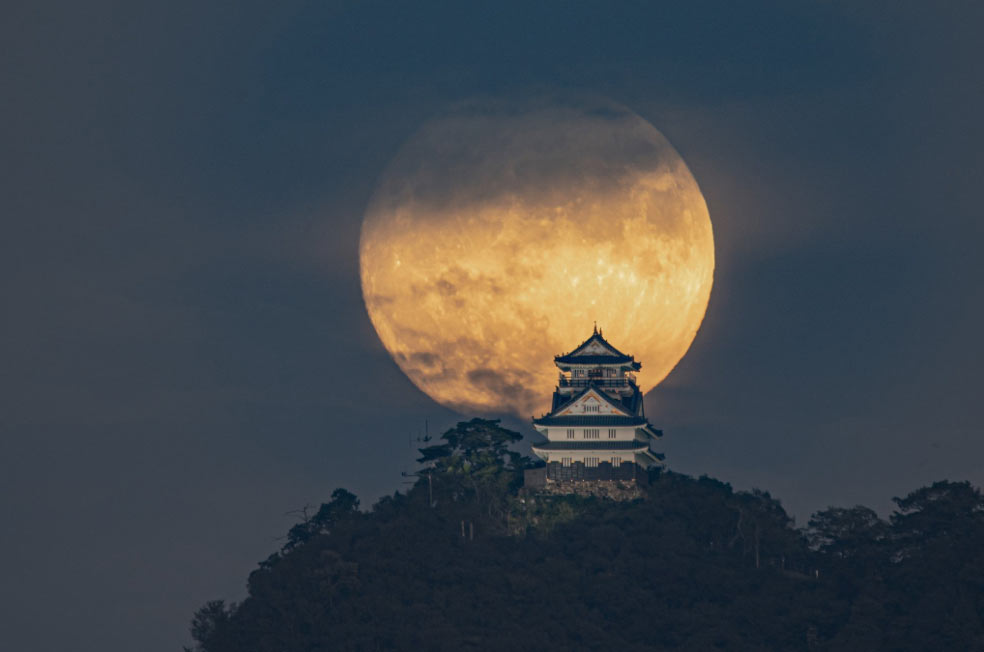 最强中秋月亮日本岐阜城超夸张中秋照片