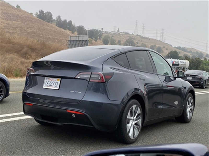 Tesla Model Y 已进行路面测试 切去「海欧翼」续航540Km(1)