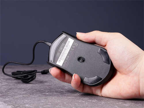Cooler Master CM110 CM310电竞滑鼠开箱/千元内亲民价格、左右对称鼠身、环绕照明灯条(10)